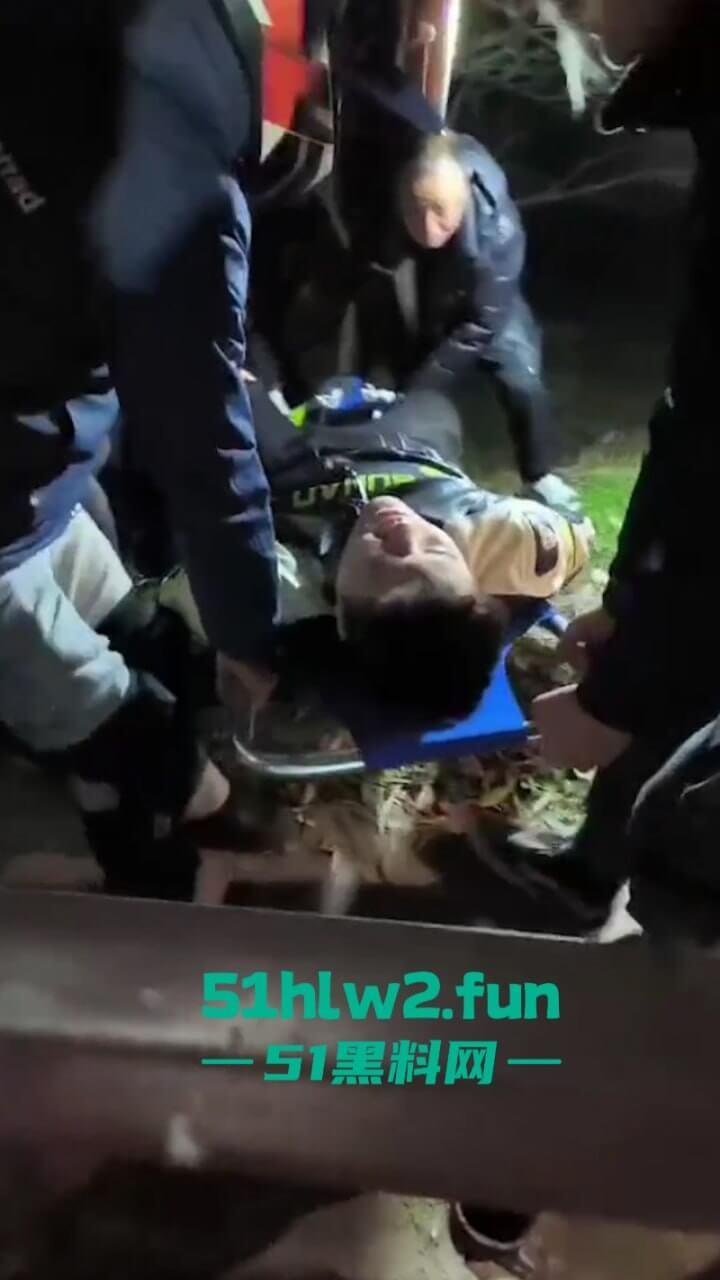 重庆精神小伙【蓄意喵喵拳】玩车耍帅不慎车祸，全家装可怜骗取社会同情心还搞滴水筹。-8