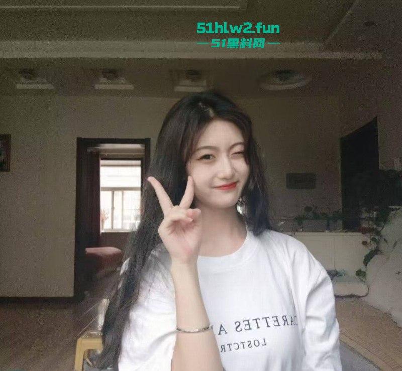 超高颜值极品身材清纯学生妹，与男友啪啪自拍视频被渣男曝光流出，床上主动清纯妹表演秀。-2