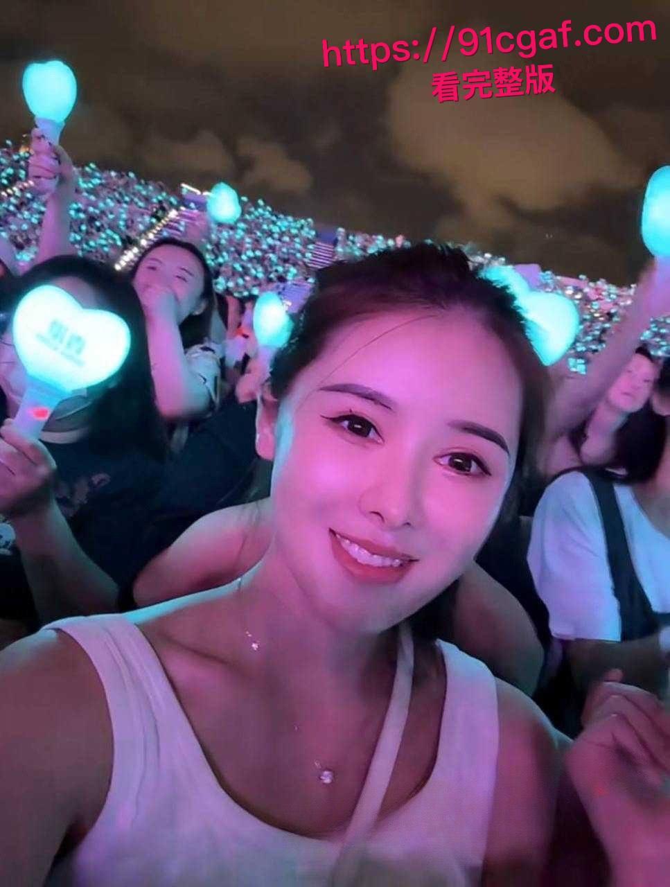 快手千万网红二子爷家暴出轨 潜规则偷吃女徒弟蓝牙 老婆曝光女徒弟给师傅深情口交视频！-8