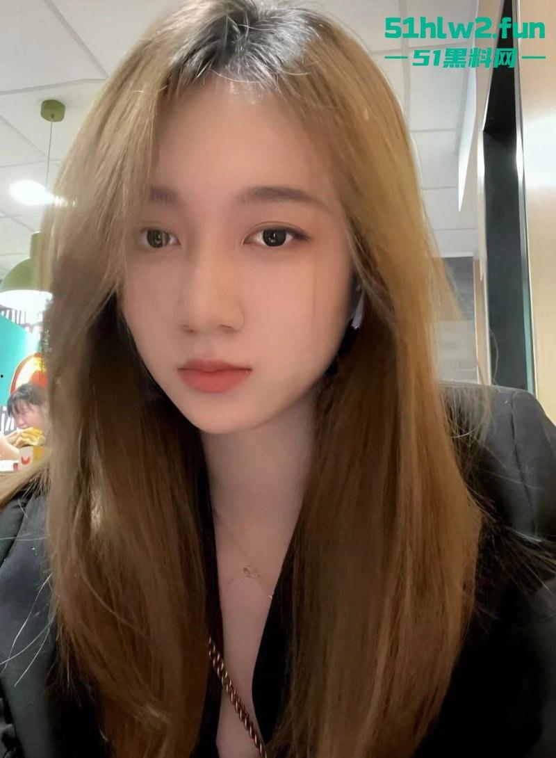 超越翰林府，广东佛山顺德悦府女销售【程圆】制服加黑丝，就在样板间让老板内射。-7