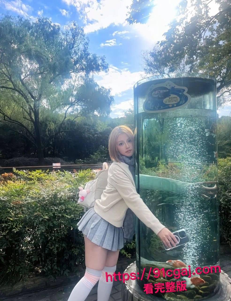 抖音百万粉网红暴力永恒跟男友做爱自拍推特售卖曝光，蜂腰肥臀真是极品，男友狂操渔网黑丝骚货！-4