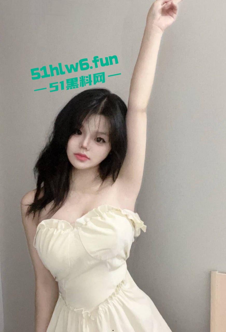 瓜友曝光甜美型前女友，颜值清纯可爱梨形身材傲人丰满，自拍一线天嫩鲍诱惑至极。-2