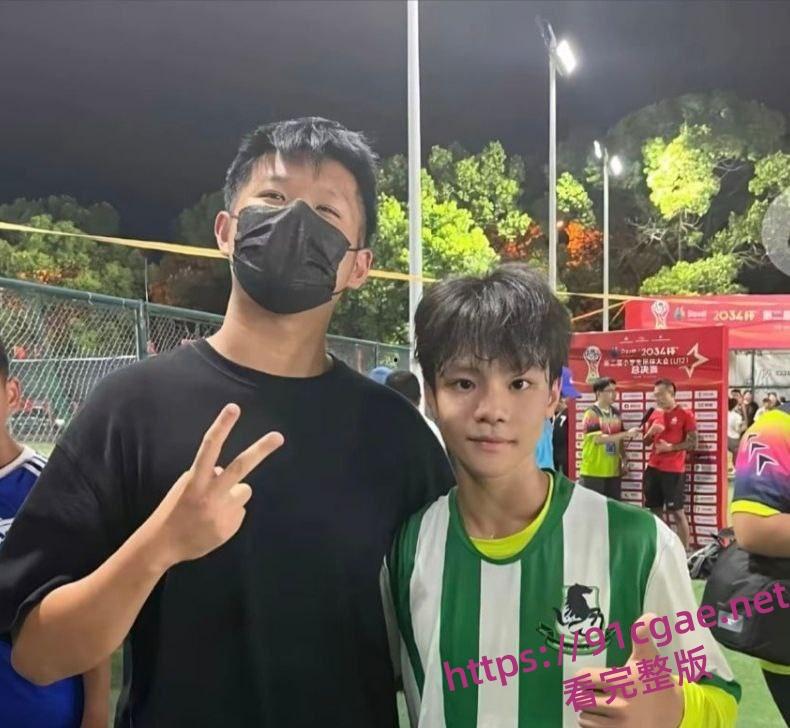 足球天才泰迪少年詹景源丑闻曝光 改年龄欺骗少女感情 网传出轨32岁空姐5P？-7