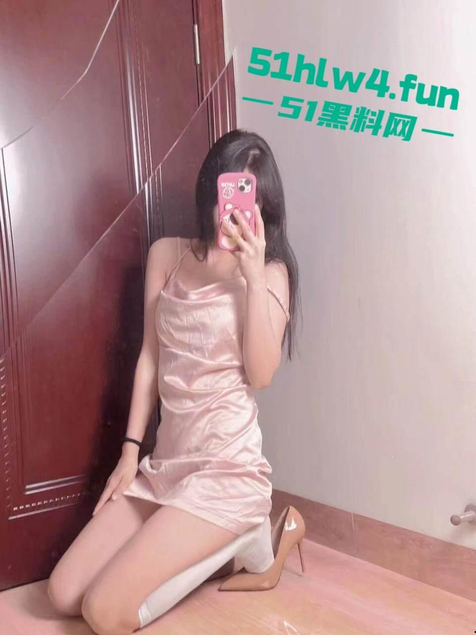 福建福清宏路【苏伊慧】身材极品的性感少妇，蜂腰长腿翘臀饱满诱人背着老公出轨偷情被曝光。-4