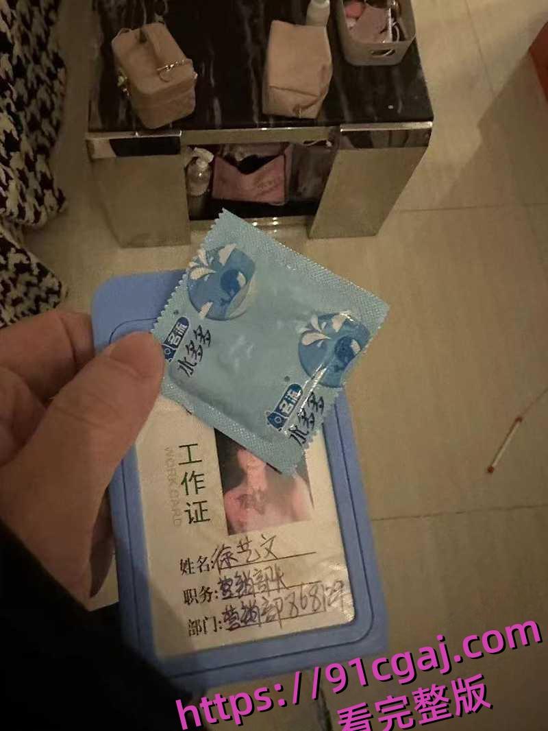 珠海某密室逃脱前台徐艺文出轨老板兼职做鸡 人人可骑私生活淫乱的婊子被曝光-2