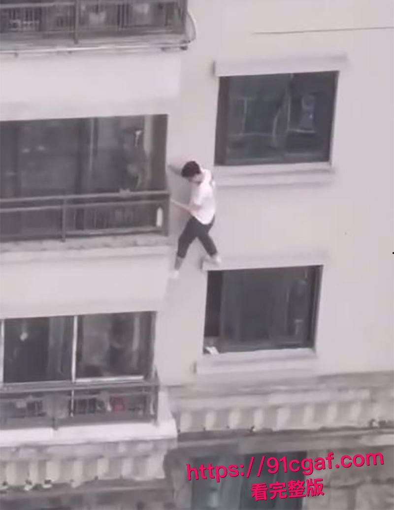 贵阳市花果园高楼惊现蜘蛛侠！ 心理素质牛逼 结局封神！看完女主才知道为啥这么牛了！-8