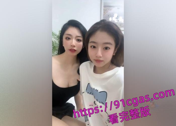 高颜值极品母女双飞共侍一夫的那种画面感背德反差感爆表，不看必后悔！-1