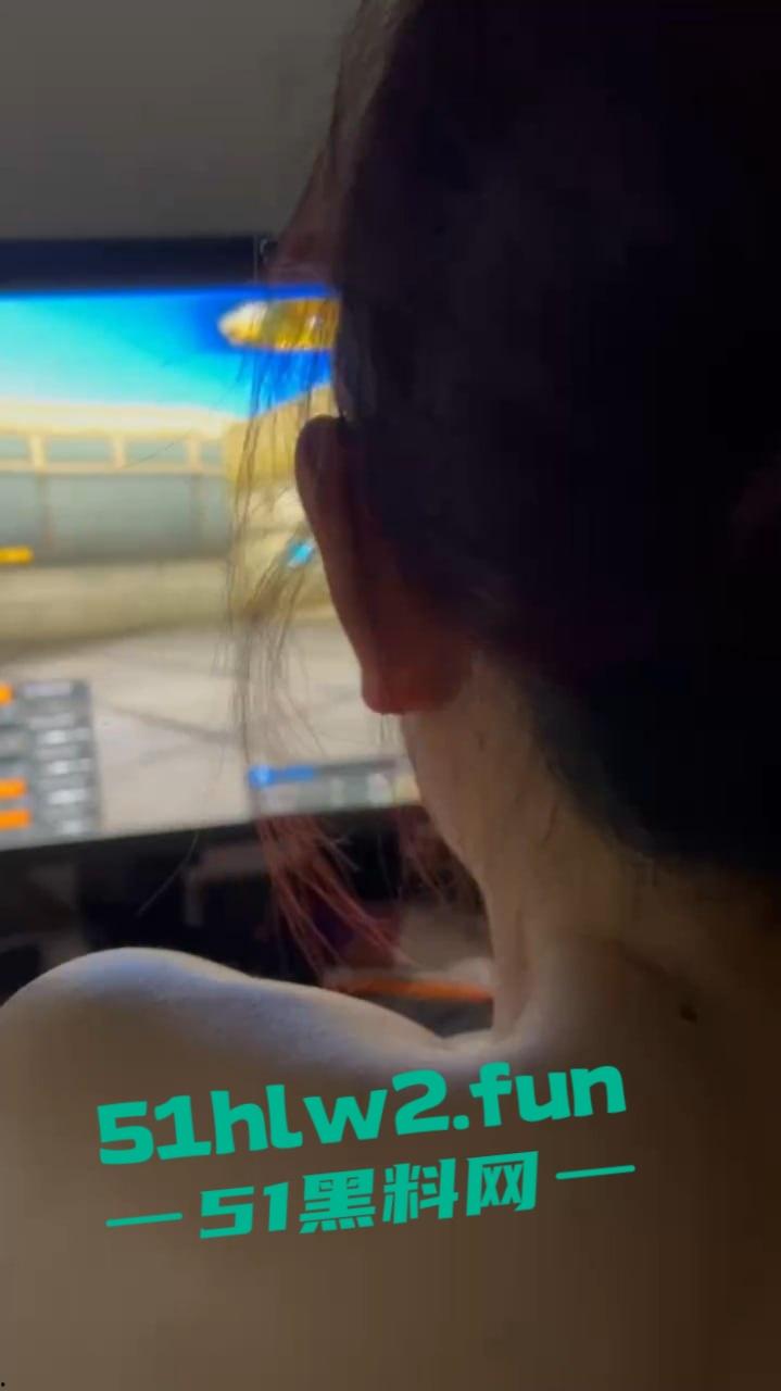 游戏里是枪王，现实里是钢枪王，苏州某大学骚母狗女友被猛攻到乱叫，纯粹的干炮艺术！-4