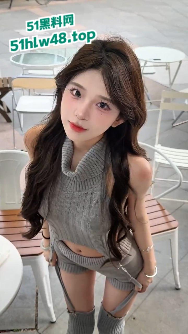 抖音600万粉丝超级博主【夜刀神狗】颜值逆天的性感女神，早期裸舞视频被网友扒出。-5