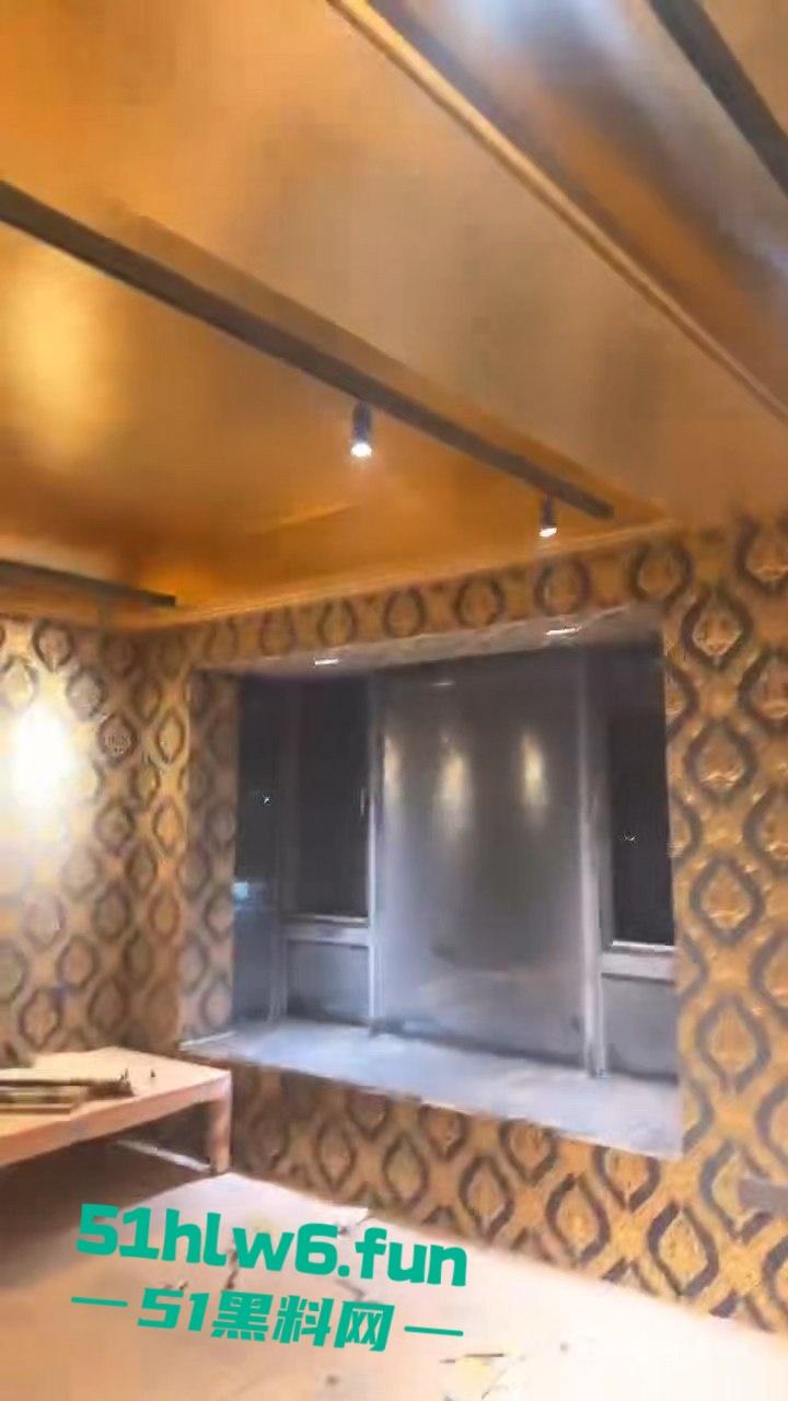 佛山宏宇天御江畔小区，有人装修“骨灰房”引众愤，警方介入律师称可起诉侵权。-10