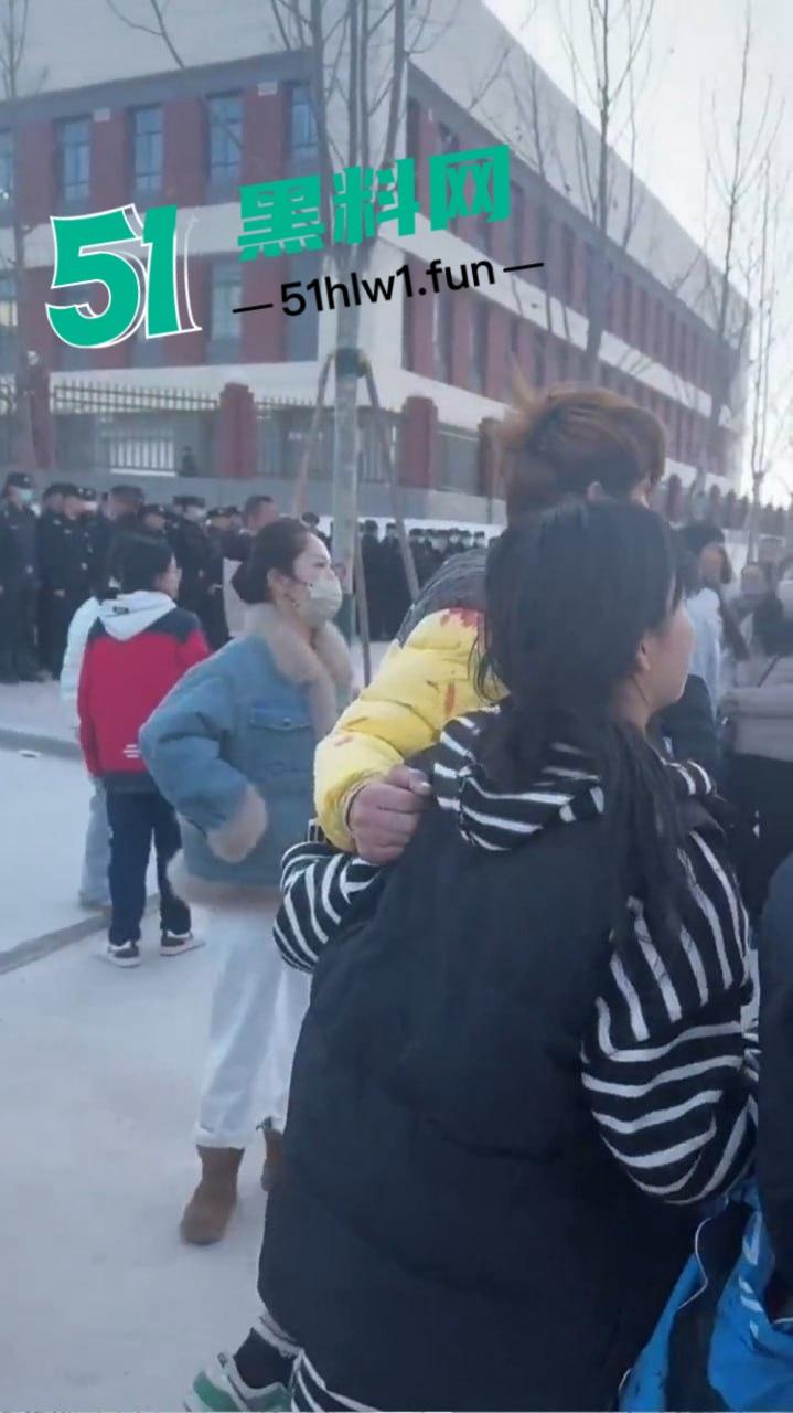 蒲城职校坠亡男生事件发酵，知情人爆料重重疑点，官方表态排除刑案，网友却不买账！-13