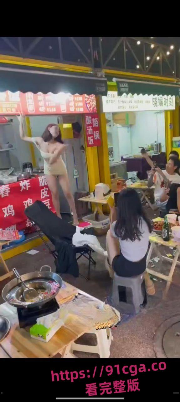 惊爆饭店与KTV的内卷大战火热上演，凸点舞娘扭臀跳擦边舞吸客-3