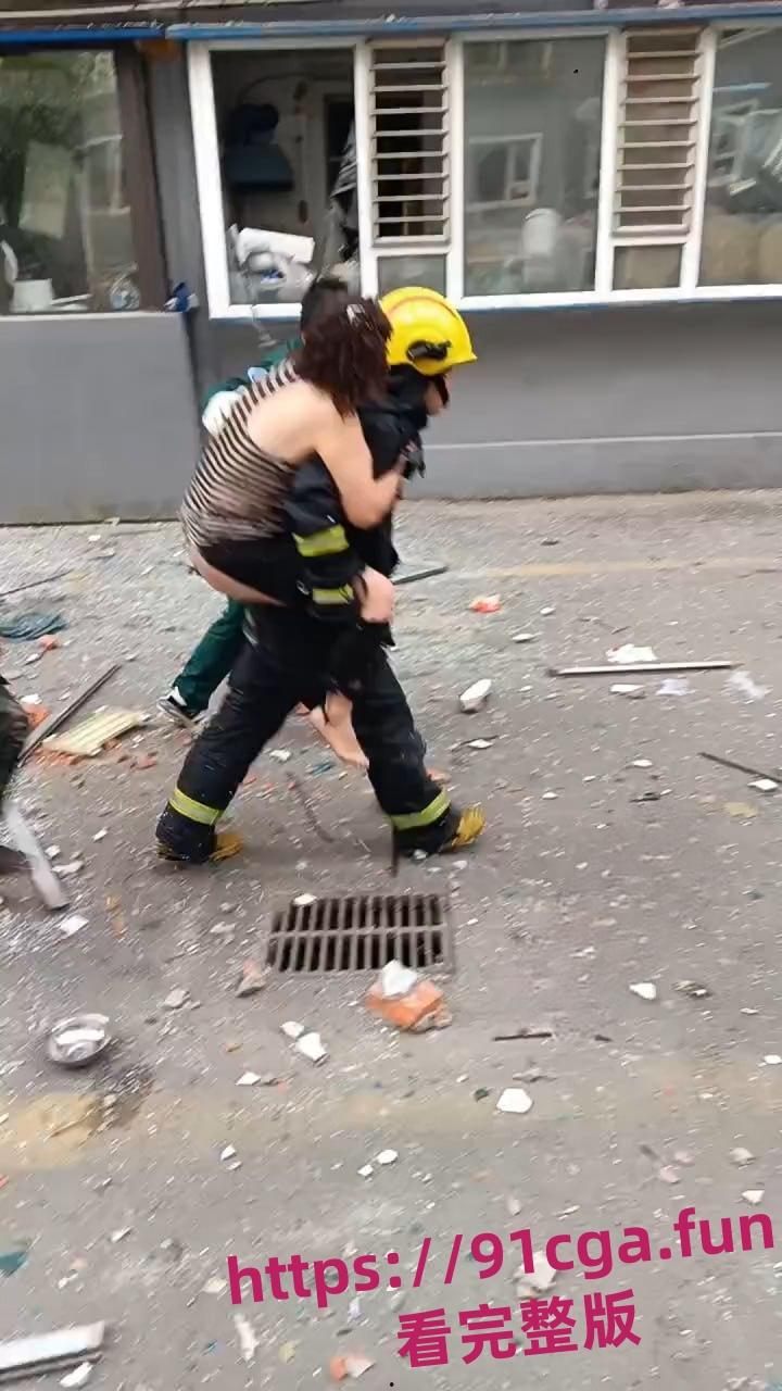 突发！吉林通化市一小区发生爆炸 1死16伤 楼体被炸出大洞！-1