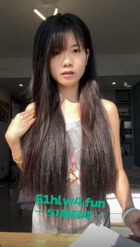 网暴的威力真大，抖音网红【郭咩咩】被亲姐造谣被气流产，直播间百万粉丝见证割腕瞬间。-6