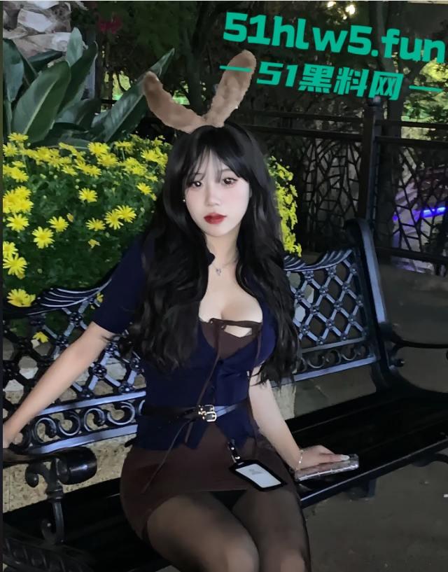 完美身材女研究生【张馨颖】白天是高冷学霸御姐，晚上秒变性感辣妹背着男友约炮体育生，激情爆操内射骚穴。-5