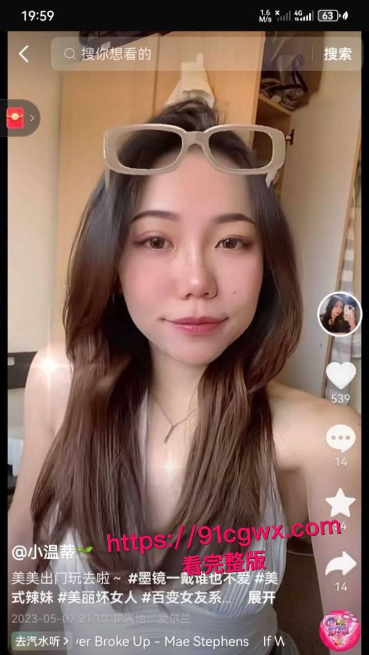 背着男友穿黑丝情趣内衣狂舔帅哥巨屌，主动骑乘摇奶浪叫，骚浪本性藏不住了！-3