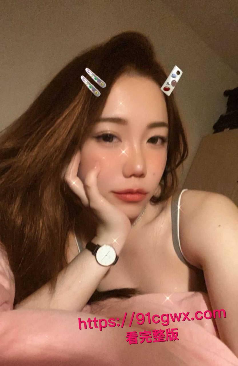 背着男友穿黑丝情趣内衣狂舔帅哥巨屌，主动骑乘摇奶浪叫，骚浪本性藏不住了！-5