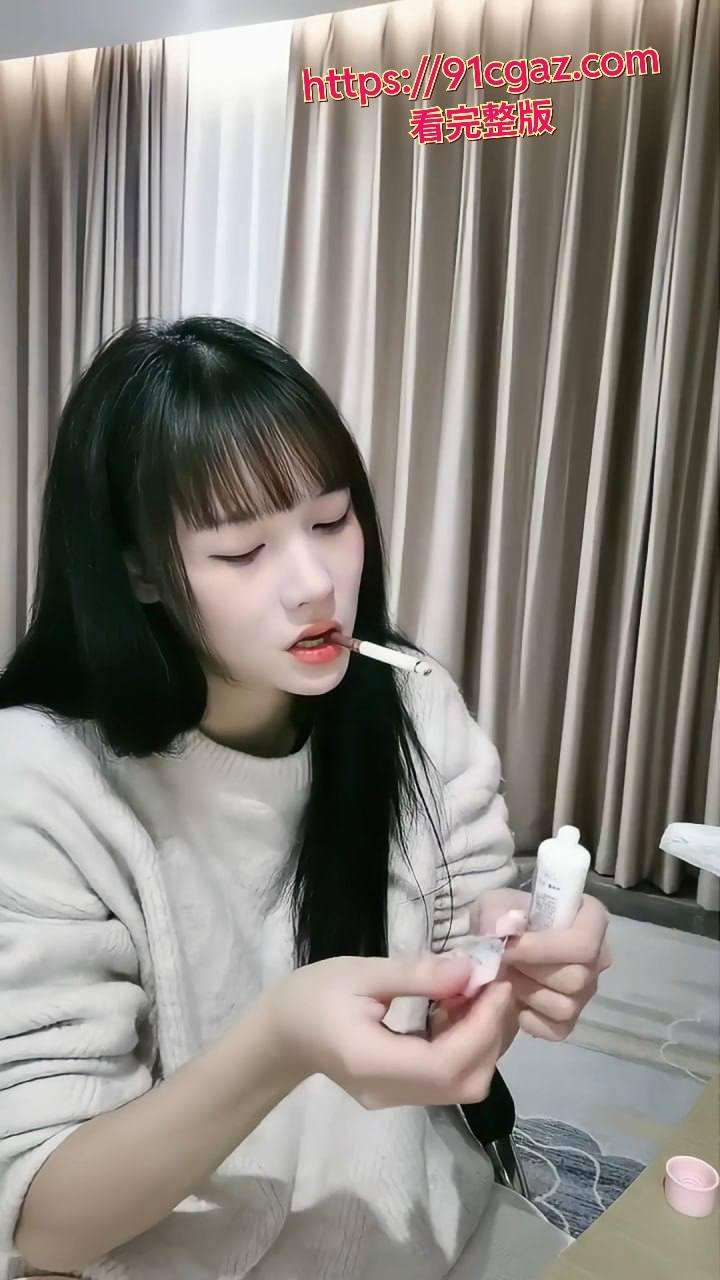 极品小仙女反差婊 珂珂 与新男友的不雅视频被曝光两天又被干了好几炮~三洞失守！-1