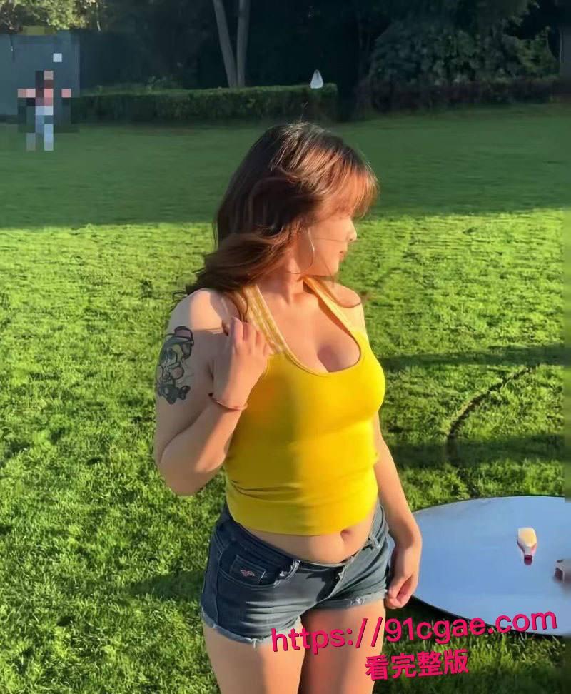 湖南童颜巨乳大学生童莉莉私下自慰视频曝光 白嫩大奶自拍揉捏 手指抽插嫩穴娇喘到腿软！-3