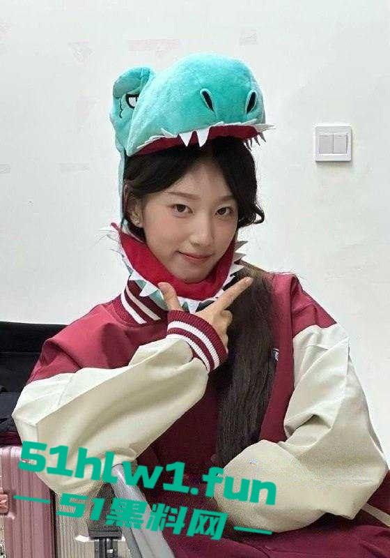 独家曝光！郑州职业技术学院【马玲玲】高颜值女校花，身穿情趣套装约炮视频。-2