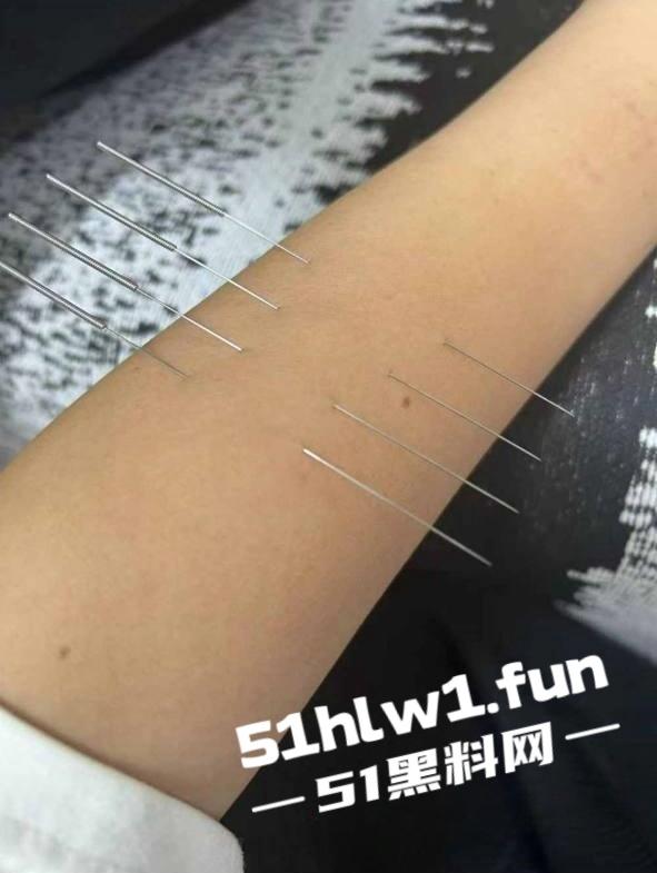 山东滨州博兴三中学生妹【于翰然】SM现场视频为了追求极致体验屁股都被大叔给打烂流血了-4