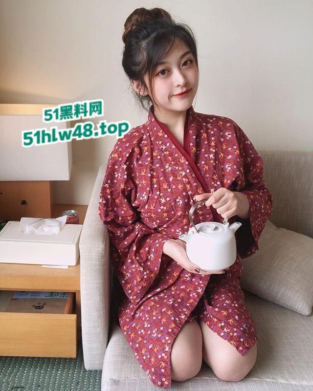 湾湾女士官【李语涵】兼职卖淫与已婚军官暧昧，6000新台币可干一炮 被曝光后直接下海彻底沦为淫荡骚鸡。-7