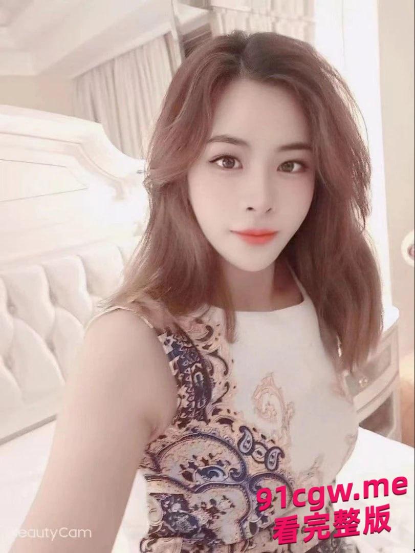 晋江万达全套高级会所莞式服务泄密，服务到位还能给各位顾客自拍留念-1