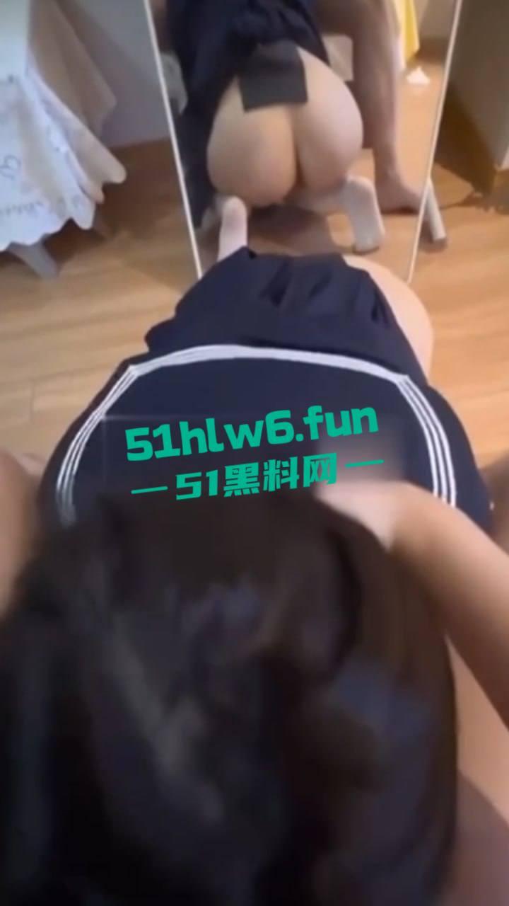 大神约炮高颜值反差萝莉，美乳硕大蜜桃臀饱满，小穴更是粉嫩无毛看着就馋人。-4