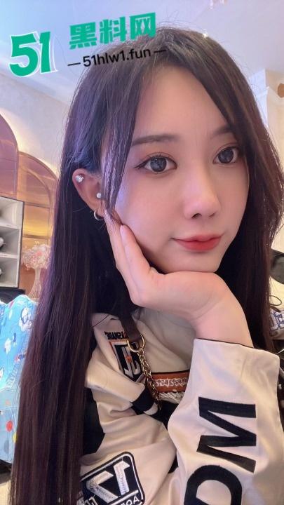 超美男娘〖鬼鬼〗约炮金主大哥口屌全过程流出，性感TS惨被巨棒鸡奸视频。-1