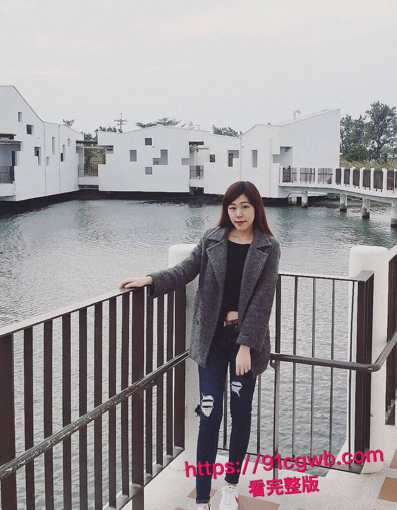 香港惊爆！反差母狗张玉琦酒店开房私拍流出，嫩脚足交大屌撸到喷，传教士爆操狠顶后入狗爬狂干！-4