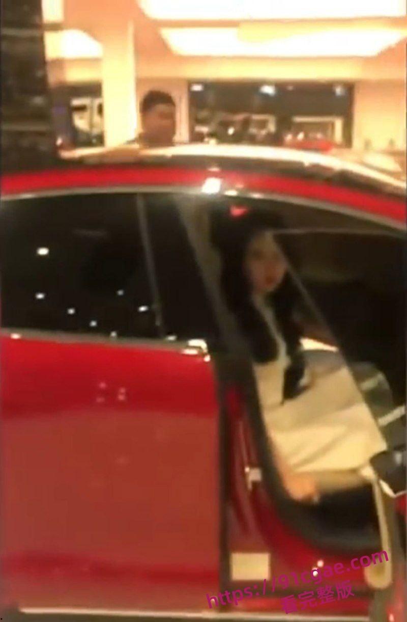 销售人员欣杨北京车展被富二代塞跳蛋大胆调教 人前跳蛋狂震喷水-6