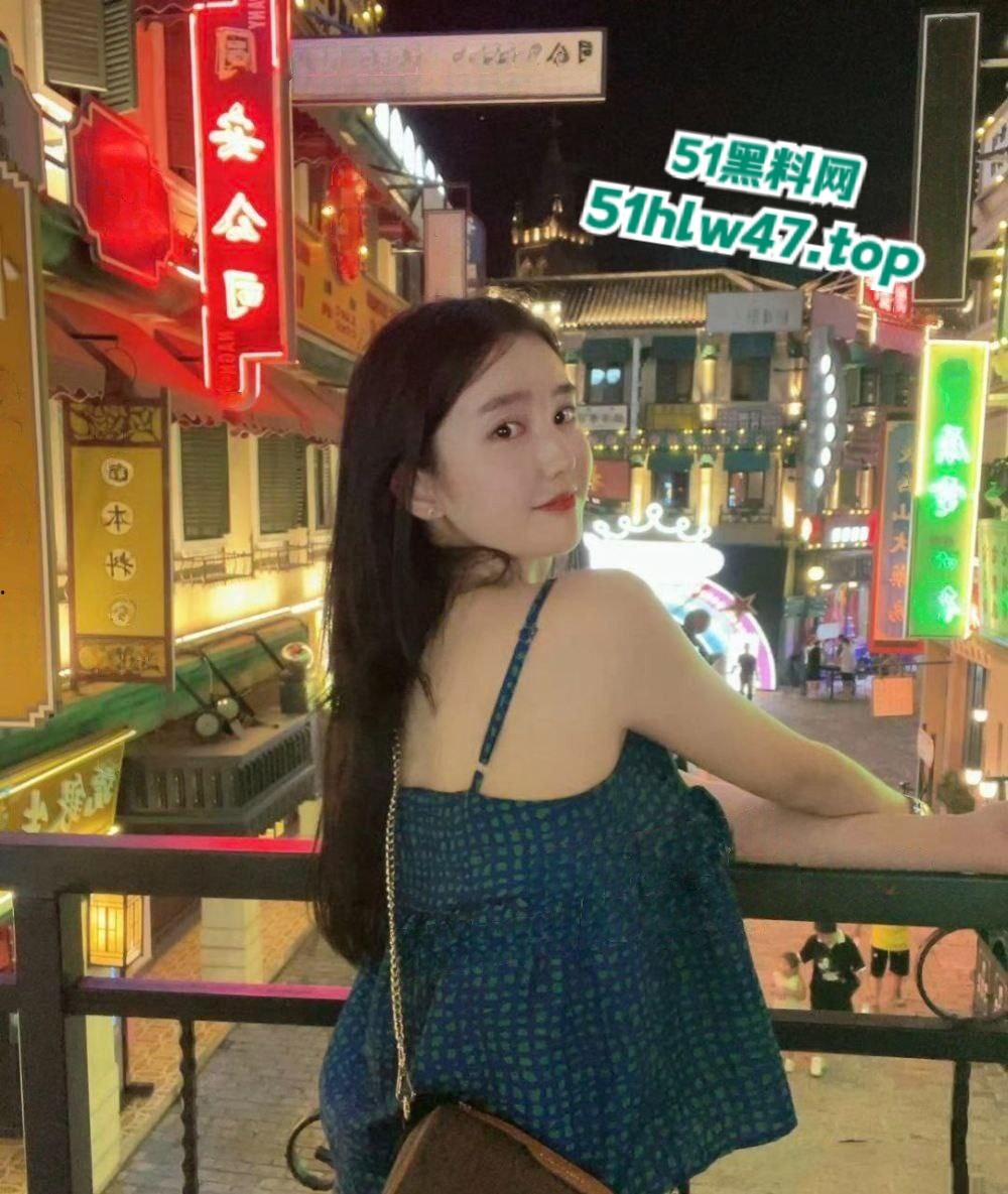 武汉大学计算机院，美女辅导员【徐曦】竟然偷偷直播玩擦边还私下裸聊约炮被学生发现后曝光。-5