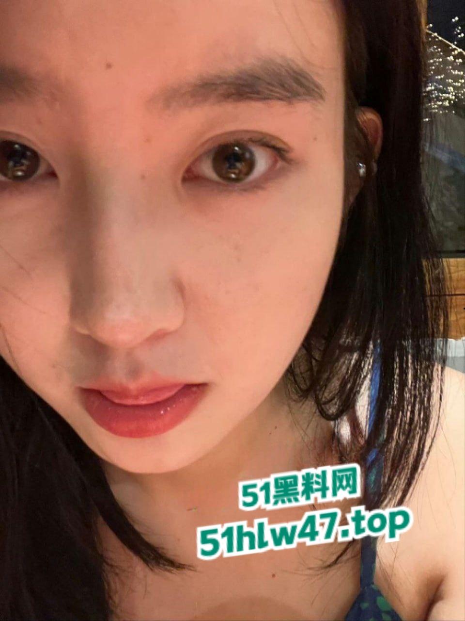 武汉大学计算机院，美女辅导员【徐曦】竟然偷偷直播玩擦边还私下裸聊约炮被学生发现后曝光。-7