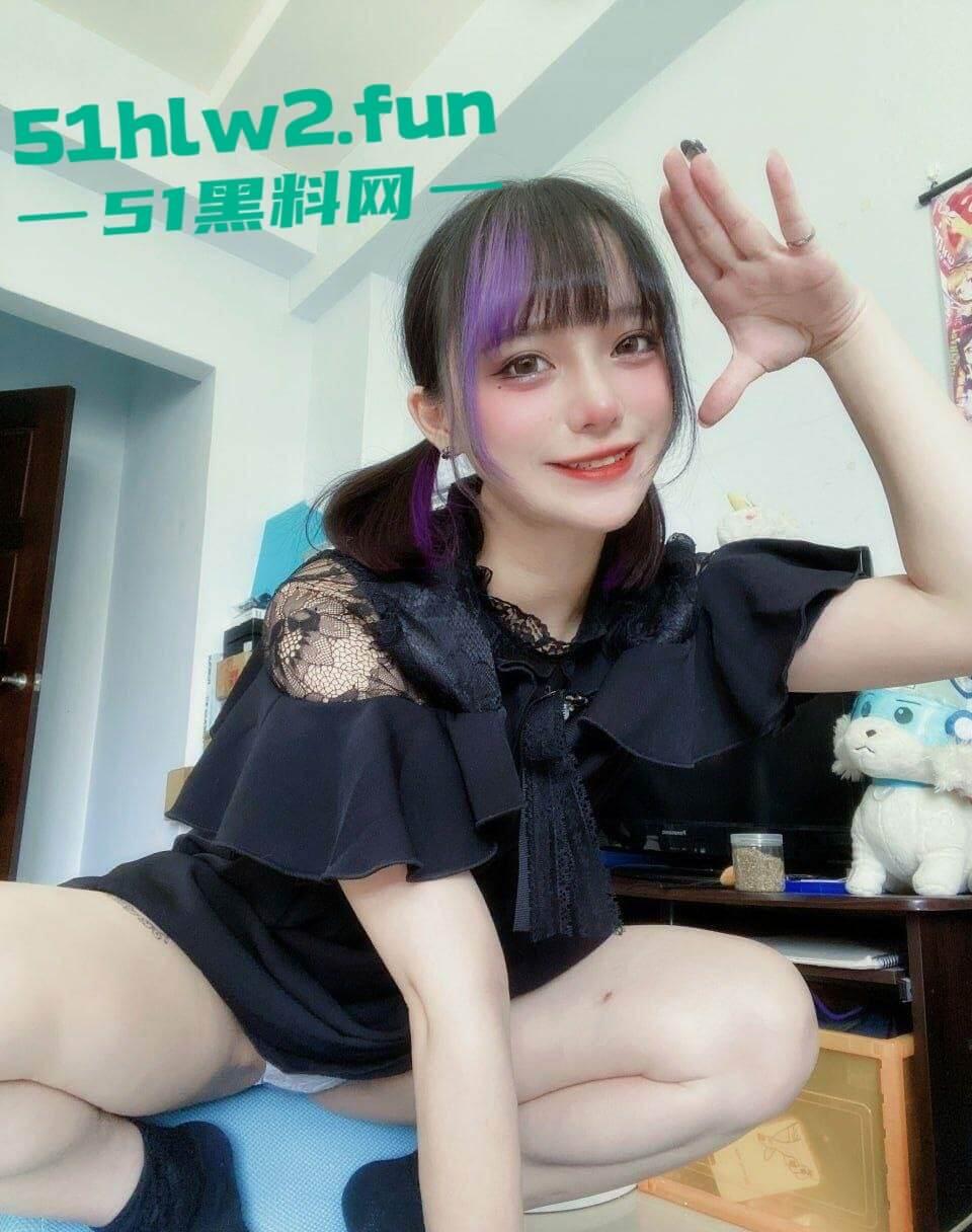 顶级萝莉【itsukidevil722】极品身材纤细长腿，肌肤白嫩小穴无毛漏点自慰诱惑视频流出。-4