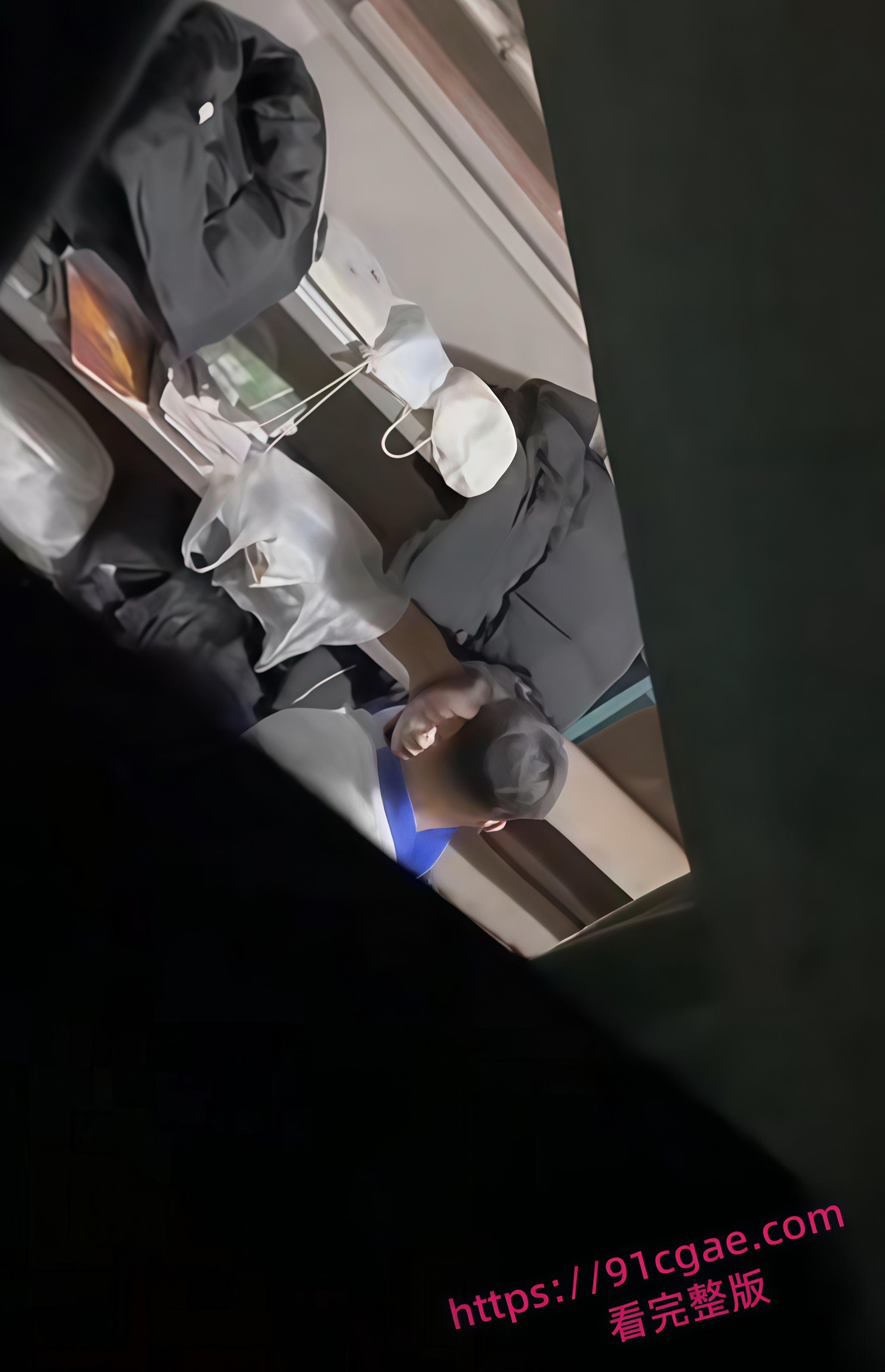 早熟大学生储藏室偷情翻车 教室后门少女翘臀撅起口交吞精 吐到塑料袋中打包带走 骚劲十足！-5