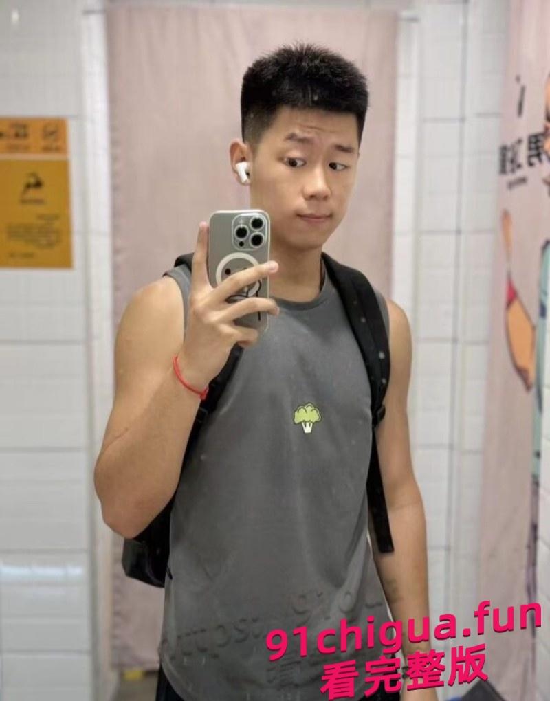 广州通讯录酒吧外三人深夜互动画风炸裂像拍片，刺激！！-3