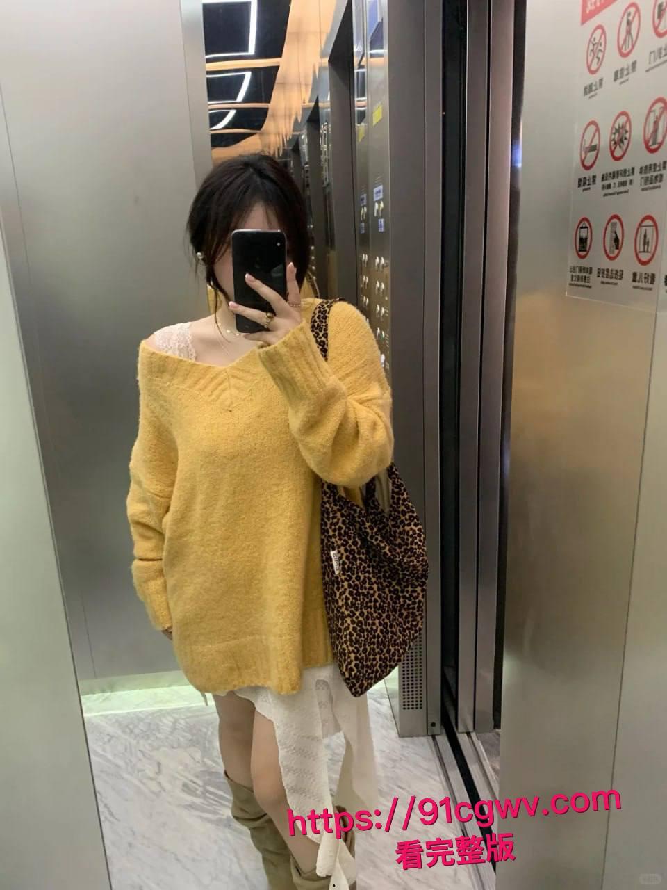 约炮大神zxvipxx爆操短发女神酒店狂欢，红丝情趣内衣散落床边，各种姿势层出不穷，舔逼抠逼干到飞起！-5