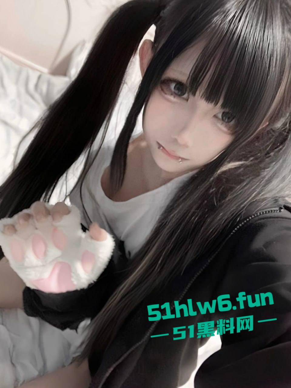 大神约炮高颜值反差萝莉，美乳硕大蜜桃臀饱满，小穴更是粉嫩无毛看着就馋人。-5