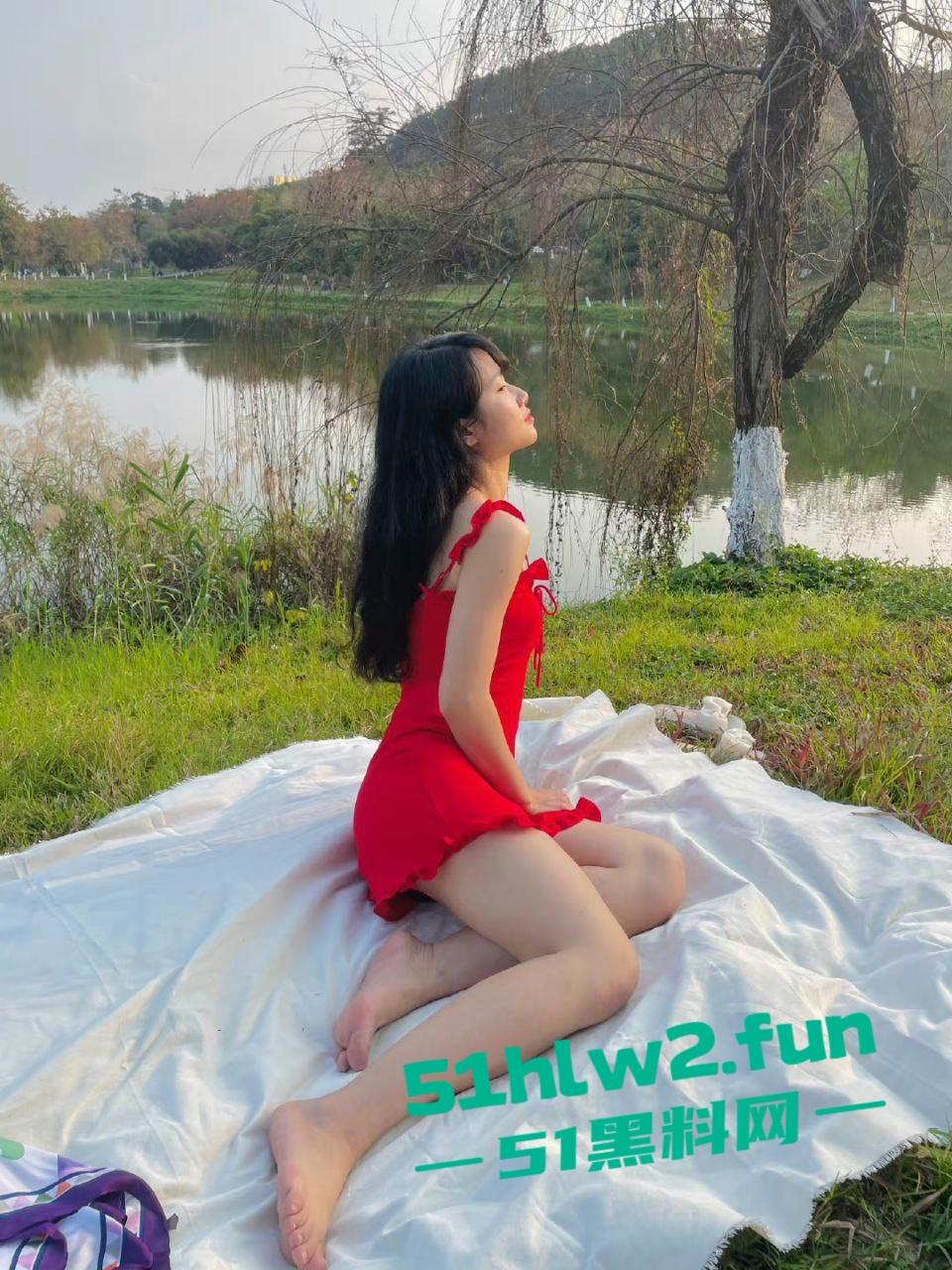 广东极品反差真实美艳少妇【林嘉玲】穿着性感丝袜和高跟鞋，金主无套爆操调教视频曝光流出！-3