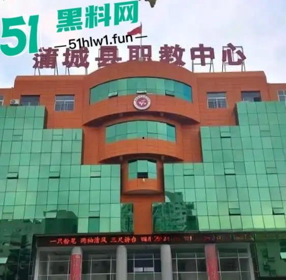 陕西蒲城17岁高三学生坠亡 家长深夜接班主任电话后被学校看管 真相疑点重重引热议！-14