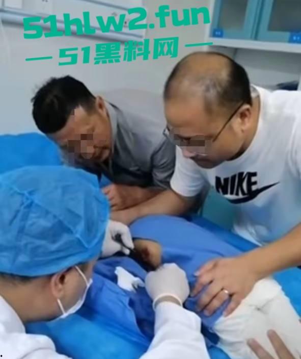 江西赣州四条大型犬公园撕咬母女原视频，狗主人拒绝赔偿系当地小老板，引起了广大网友们热议。-4