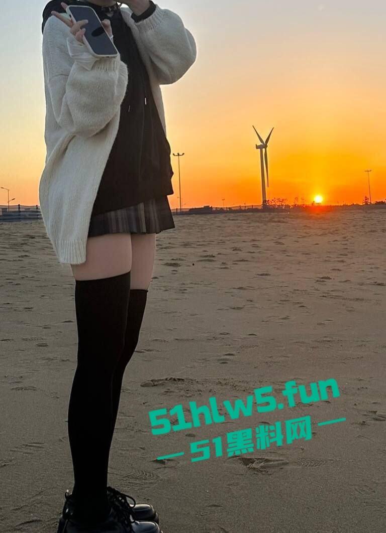 浙江外国语学院，大二学生妹【董雯轩】长腿翘臀酥胸撩人，约炮大屌男被操的嗷嗷乱叫 。-1