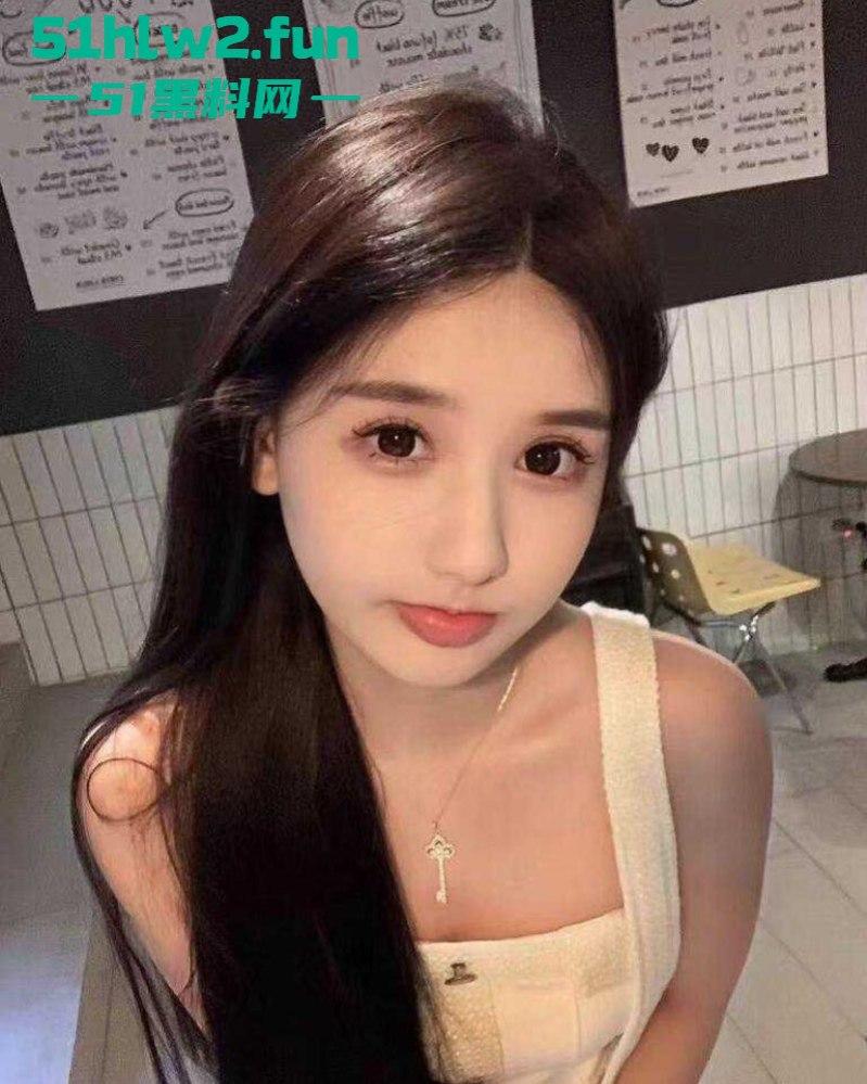 汕头大学约炮门！黑丝高跟白月光被体育生后入逛干，男友舍不得操的大一学妹被人站起来狂蹬！-6