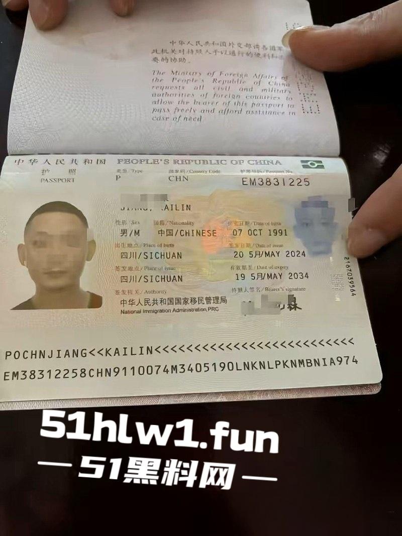 老挝三名中国男子 抢劫琅勃拉邦一家金店 却因摩托车打不着火 被警方当场抓住 真是丢人到国外了-7