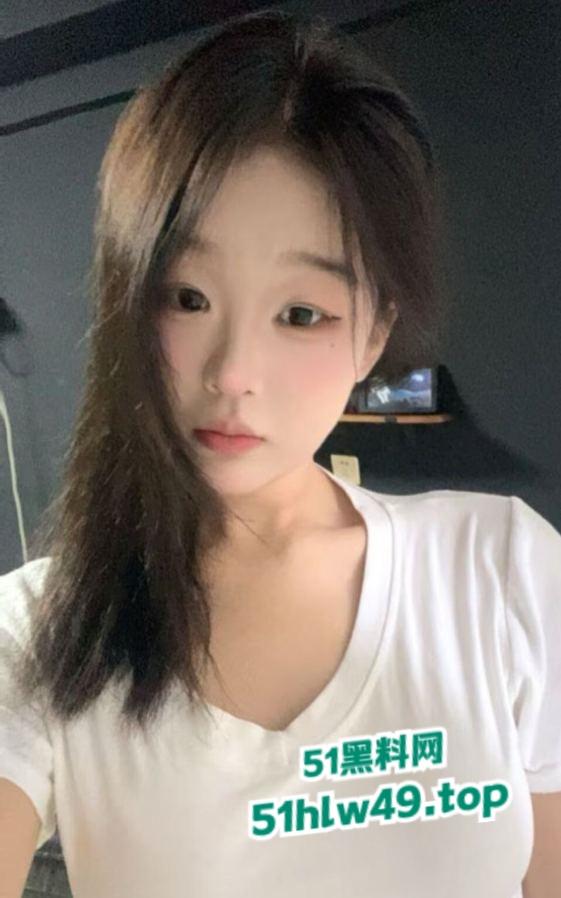 包头骚逼学生妹【余欣】清纯性感骚妹被瓜友从兄弟那撬来，一起同居疯狂做爱小穴真是超嫩啊！！-8