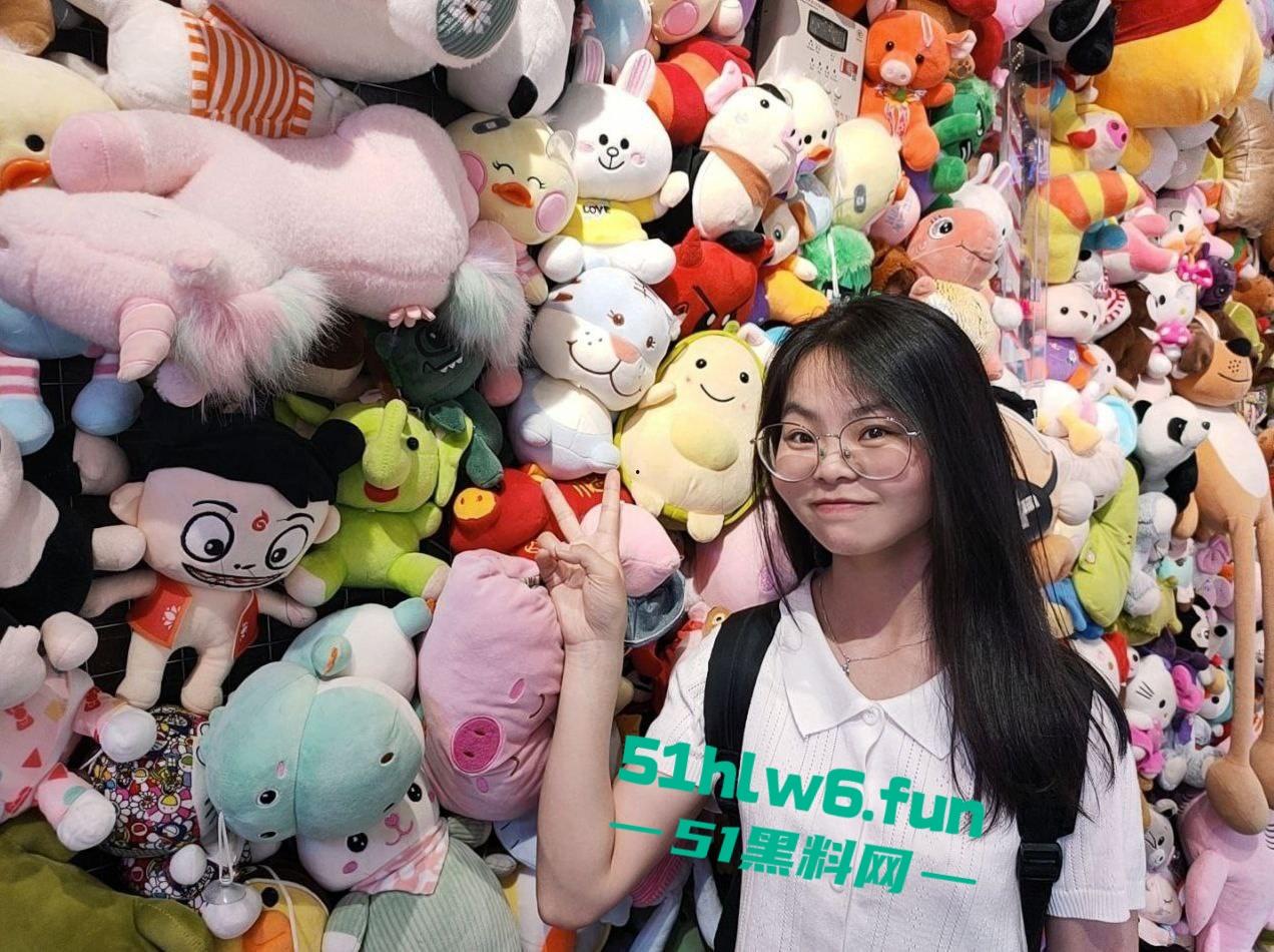 西南政法大学外语学院骚逼【傅祖梅】身材超性感骚母狗，穿黑丝被男友调教，写上淫语激情爆操。-2