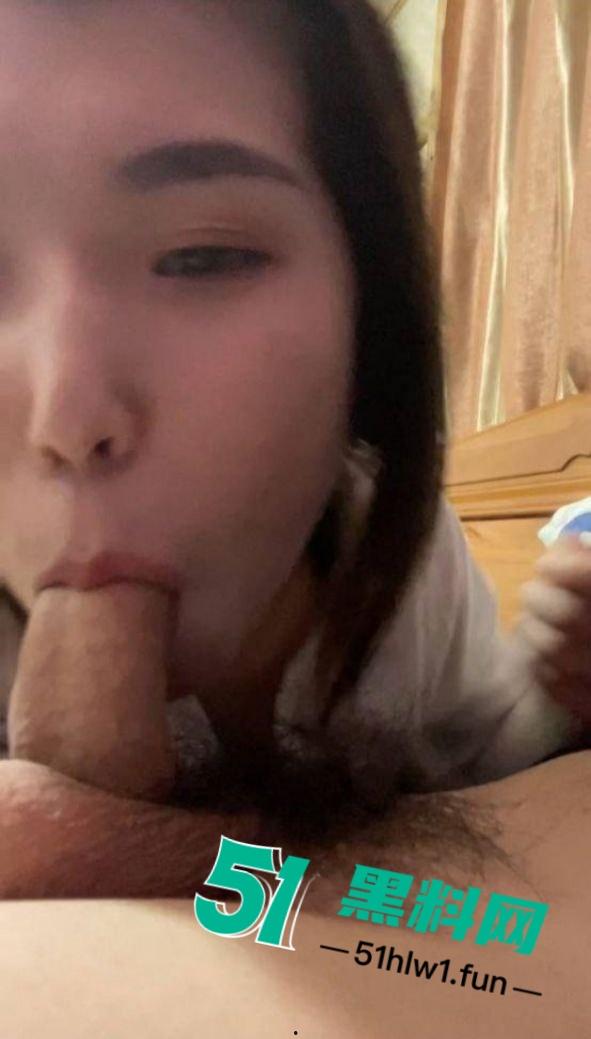 兰州回族【马惠玉】和男友自拍泄密妹子玩花样，口技满分肛塞在线，这操作让人看红了脸！-7