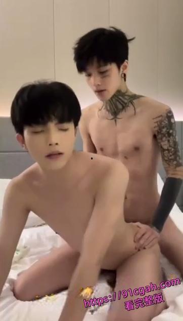 广东韶关市南雄县 刘宇辰 纹身精神小伙 有女友还去当搅屎棍 真是男女通吃的典范-4