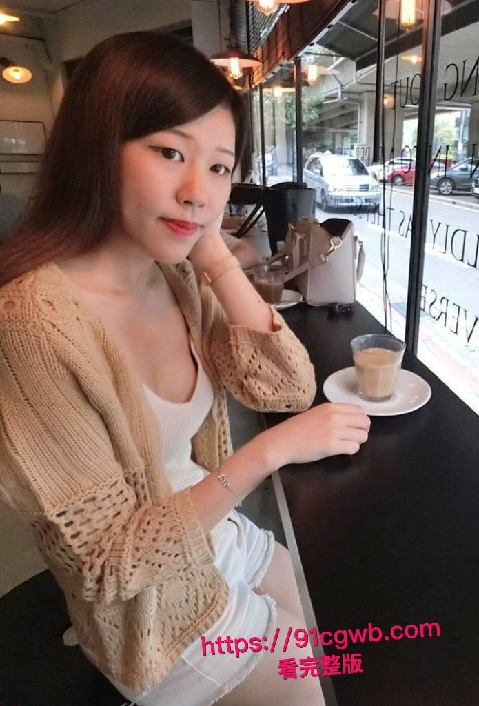 香港惊爆！反差母狗张玉琦酒店开房私拍流出，嫩脚足交大屌撸到喷，传教士爆操狠顶后入狗爬狂干！-7