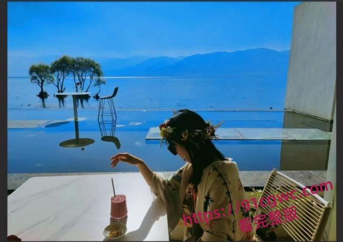 浙江杭州气质女大学生陈绍熙 遭前男友泄密不雅视频 颜值极高随着欲望也极强！-1